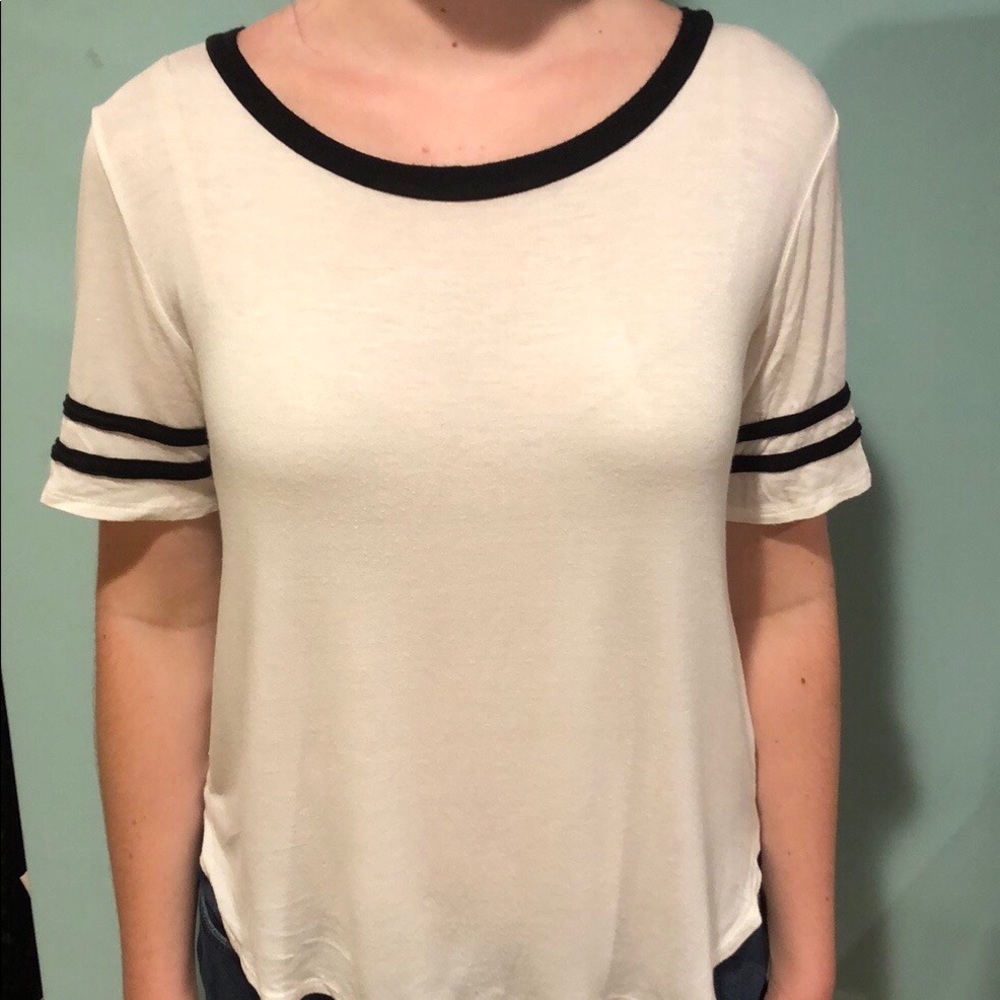 Short Sleeve Tee w/ Stripped Sleeves